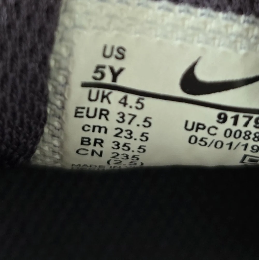 Nike Flex Contact gray size 5Y